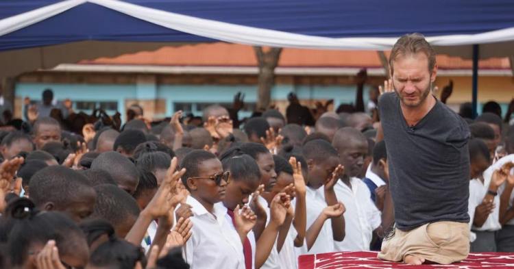 Nick Vujicic Sex Videos - Nick Vujicic Famous Evangelist in Kenya, over 1000+ students commit to  Jesus - Vine Pulse